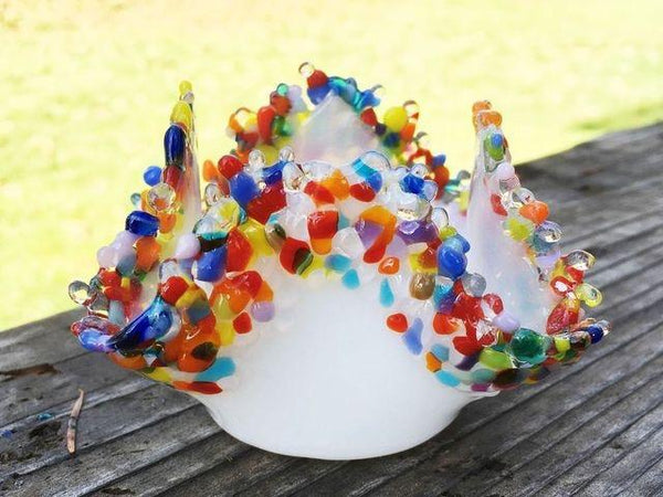 Versatile glass vases with colored edges and details